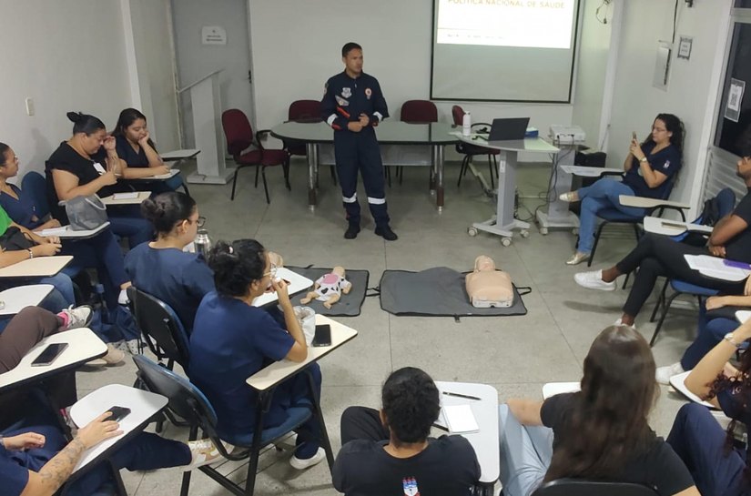 Acadêmicos de enfermagem da Ufal fazem visita técnica ao Samu