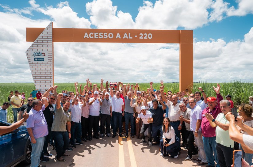 Governo de Alagoas entrega estrada que liga povoados em Junqueiro à BR-101
