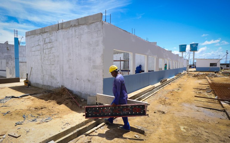 Obras da Escola do Coração em Jacarecica entram na reta final