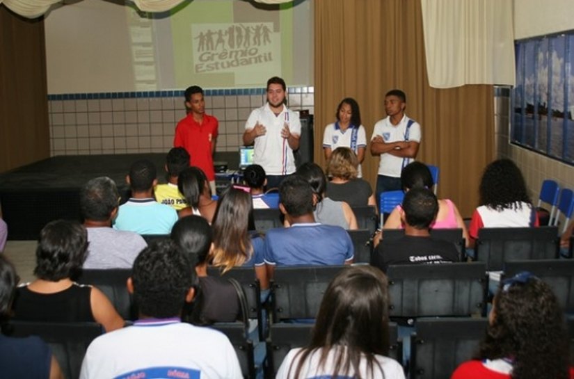 Grêmio estudantil é estimulado entre estudantes do ensino fundamental