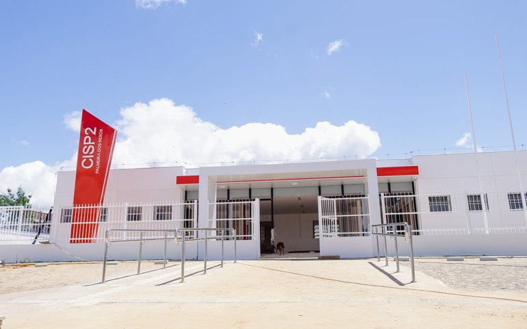 Homem que tentou subornar policiais do 3° BPM é conduzido para a delegacia de Palmeira dos Índios