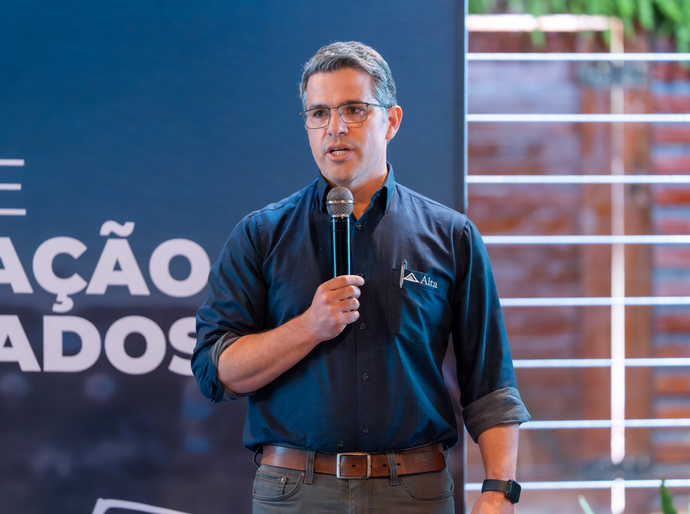 Alta compartilha visão técnica e de mercado no curso de jurados da ABCZ durante a Expoleite