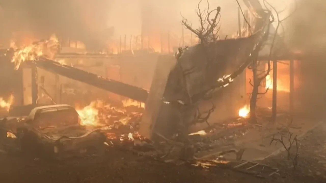 Medo de saques após incêndios faz prefeitura impor toque de recolher em Los Angeles
