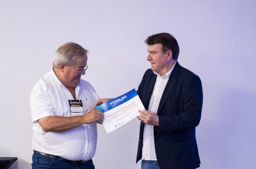 Prefeito de Paripueira recebe título de Prefeito Inovador 2025 por modernizar a iluminação com LED