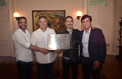 Governo de Alagoas nomeia Carlinhos Maia como Imperador do Turismo Alagoano