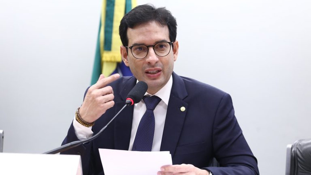 Centrão tenta derrubar transição de 60 dias para fim da escala 6x1