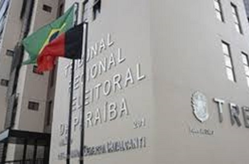 Presidente do TRE/AL se reúne com juízes e promotores eleitorais