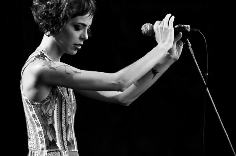 Elisa Lemos e Toni Augusto apresentam show ‘Fio Condutor’, no Teatro Deodoro