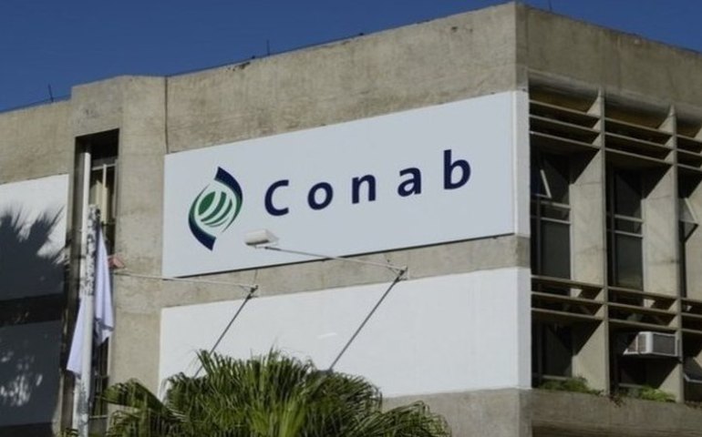 Conab revê para baixo estimativa de colheita de grãos, para 262,13 milhões de t