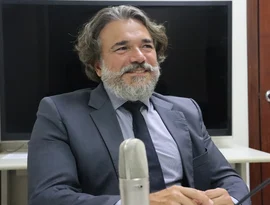 Justiça aponta conteúdo enganoso em propaganda de JHC e concede direito de resposta a Renan Filho