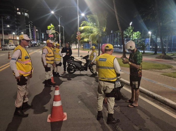 Ronda no Bairro intensifica ações preventivas na orla de Maceió e no Francês