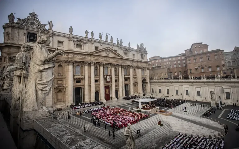 Quatro cardeais eleitores ainda não chegaram a Roma