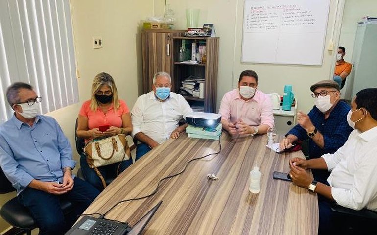 Provedor do Hospital Santa Rita recebe visita de prefeito para conferir obra de UTI