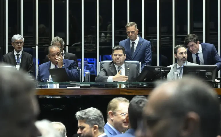 Dosimetria: Alcolumbre promulga lei que beneficia condenados pelo 8/1