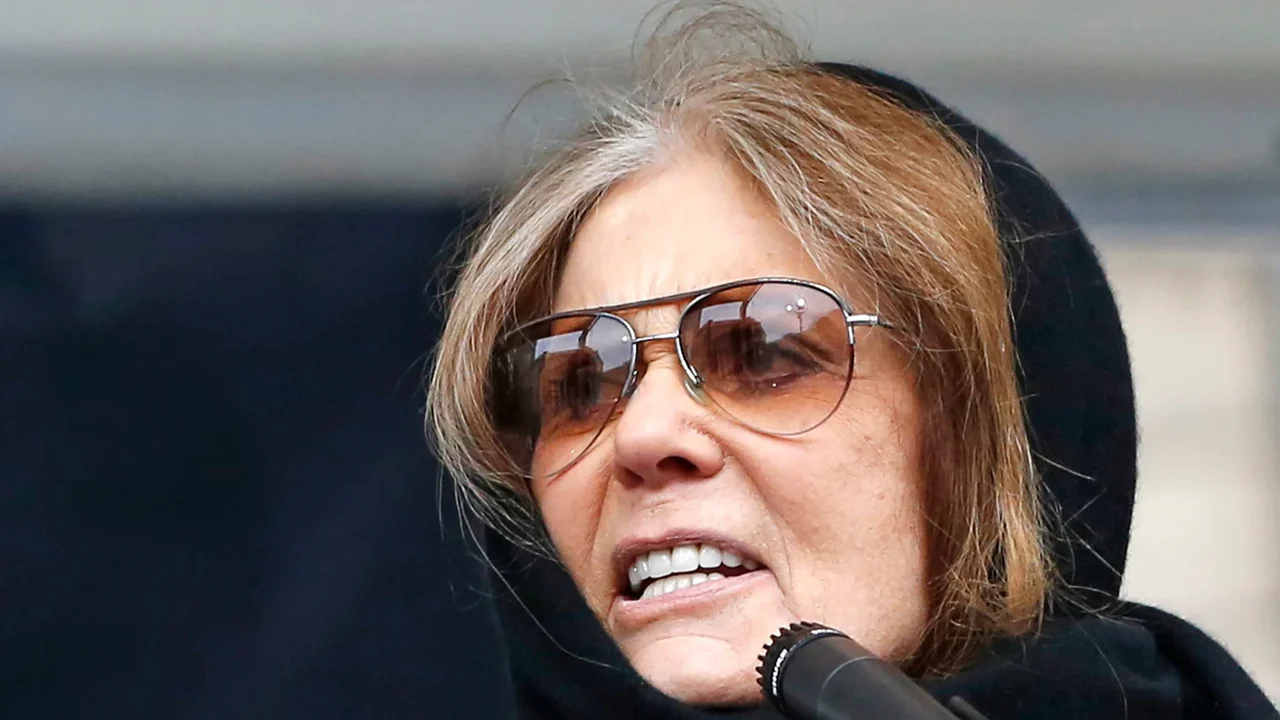 Hillary Clinton, Jill Biden, Oprah Winfrey e outras personalidades homenageiam Gloria Steinem, que faleceu aos 92 anos.