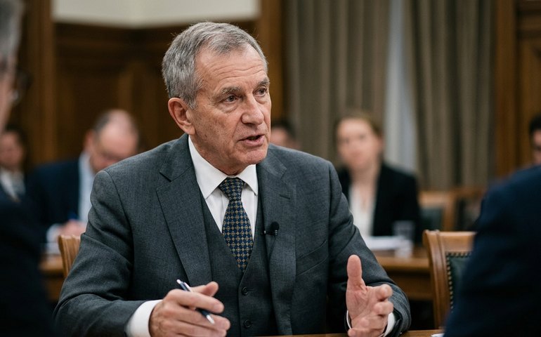 Fed deve cortar juros com Warsh na presidência, afirma diretor do Conselho Econômico dos EUA