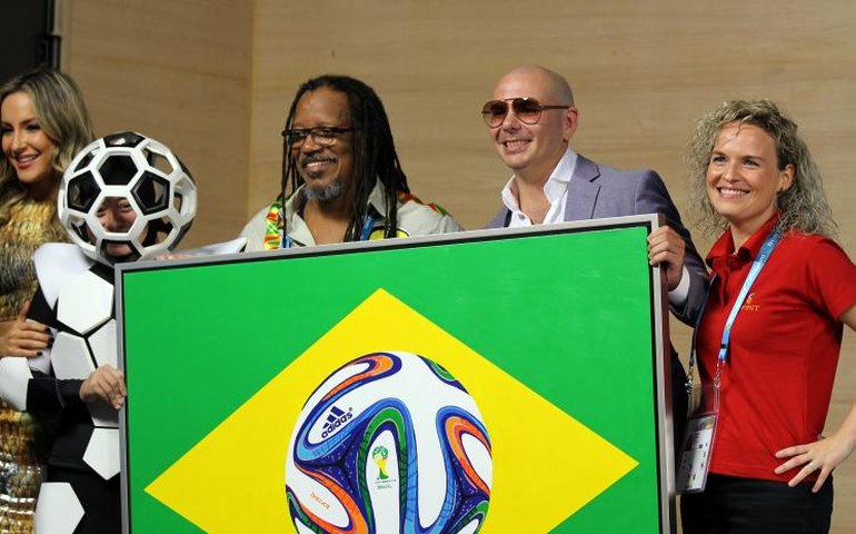 Pitbull, Claudia Leitte e João Jorge do Olodum comentam a música oficial da Copa
