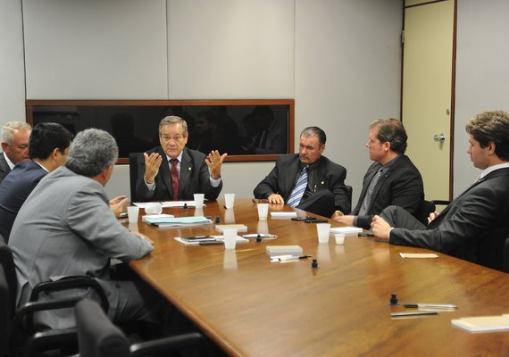 Saúde de Alagoas é tema de reunião da bancada federal