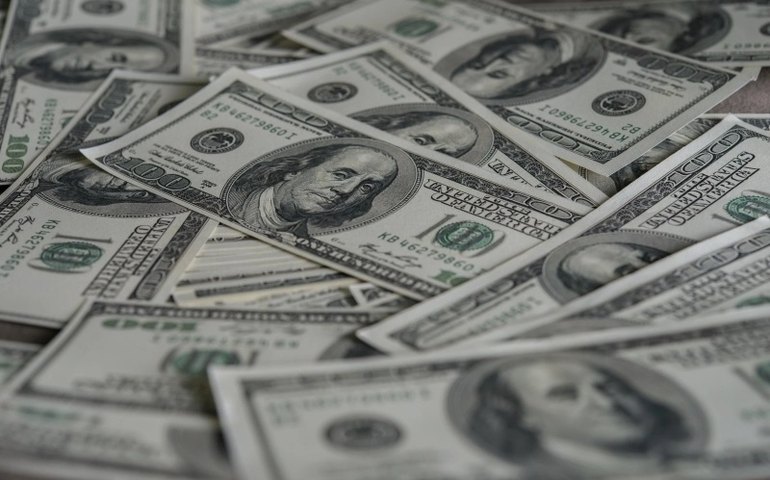 Dólar recua com Fed no radar antes de Copom e Payroll