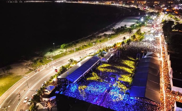 Show do cantor Djavan, em Maceió, atraiu pouco mais de 30 mil pessoas