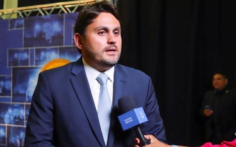 Ministro pede que operadoras 'abracem' edital de renúncias para conexão em escolas