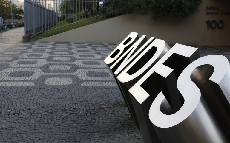 BNDES e banco dos EUA assinam acordo para investimentos no Brasil