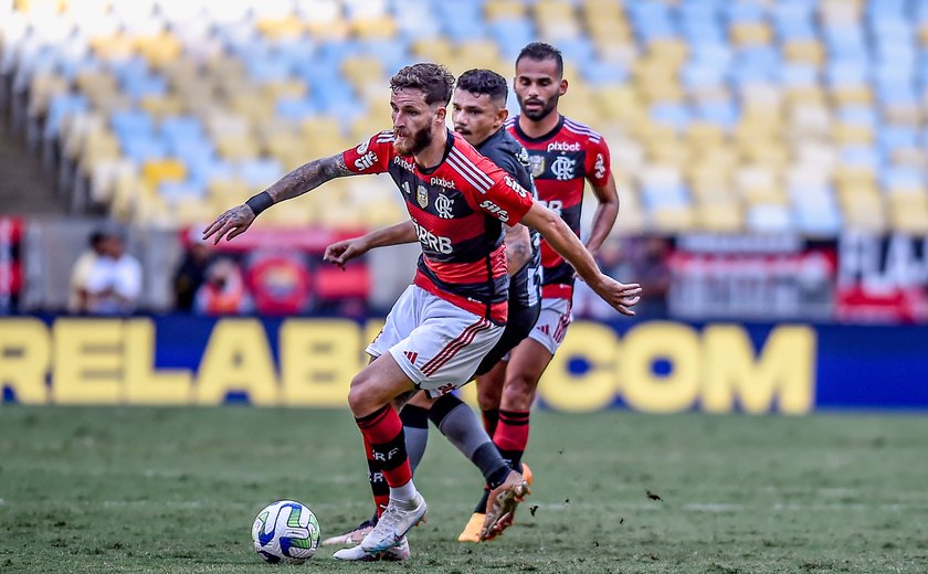 Flamengo: Sampaoli faz cinco substituições no intervalo e assusta