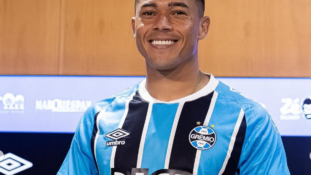Amigo de Mourinho, Carlos Vinícius é apresentado no Grêmio: 'Aceitei pela grandeza do clube'