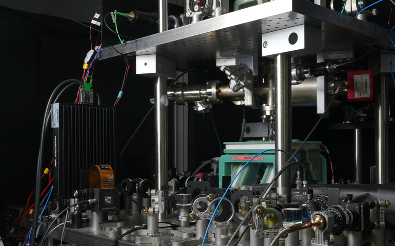 Avanço chinês na computação quântica organiza 2 mil átomos com precisão em milissegundos, diz mídia