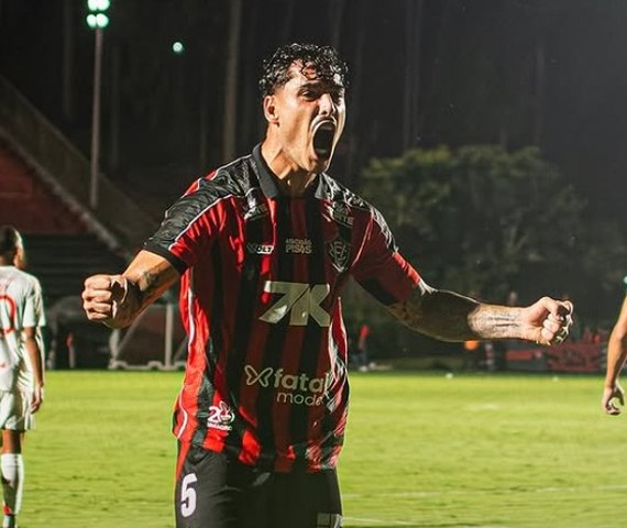 Vitória supera Internacional no Barradão e empurra Santos para o Z-4