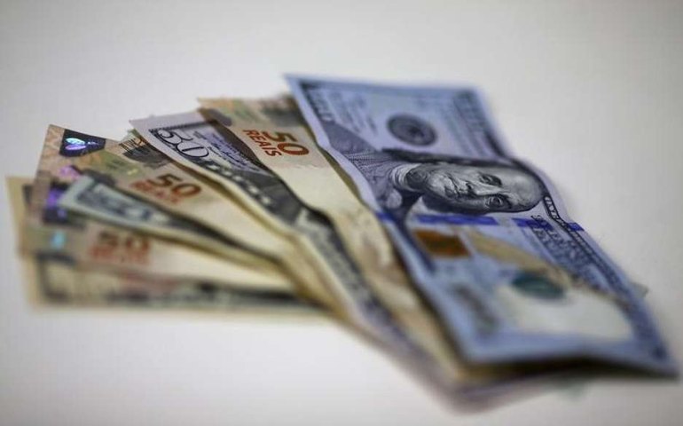 Dólar considerado no RTI em projeções de câmbio constante é de R$ 4,95