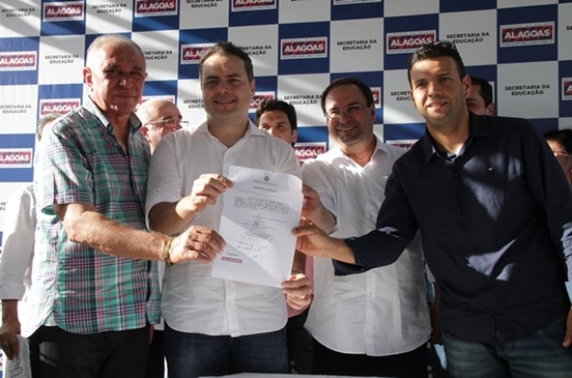 População de Poço das Trincheiras ganha nova escola e ginásio