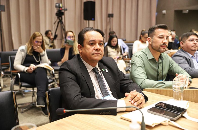Rodrigo Buarque prestigia resultado de pesquisa sobre Assistência Farmacêutica
