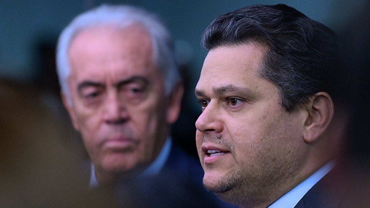 PECs do fim da escala 6x1 e da segurança pública chegam à CCJ do Senado