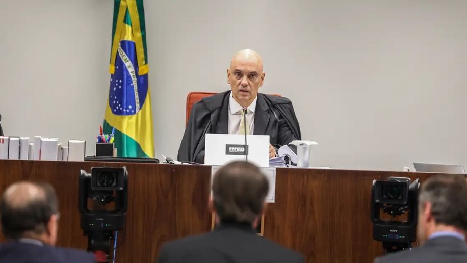 Bolsonaro diz que não recebeu voz de prisão de comandante Freire Gomes