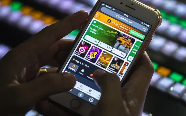 Senado aprova projeto que reduz benefícios fiscais e eleva tributação de bets e fintechs; texto vai à sanção