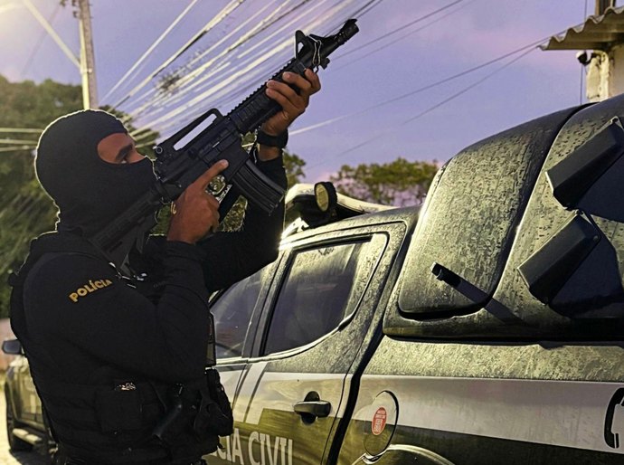 Operação da Polícia Civil combate facções criminosas e prende acusados de homicídios em Maceió