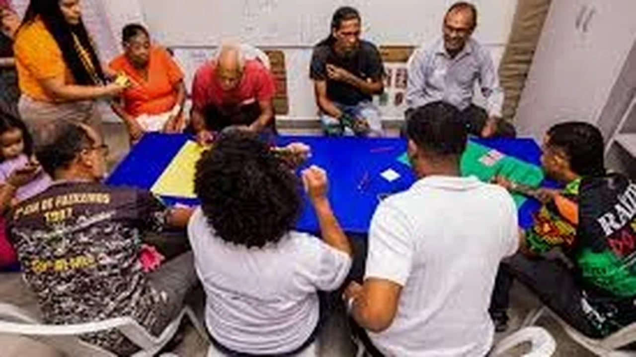 Moradores do Flexal de Cima colaboram com murais na comunidade