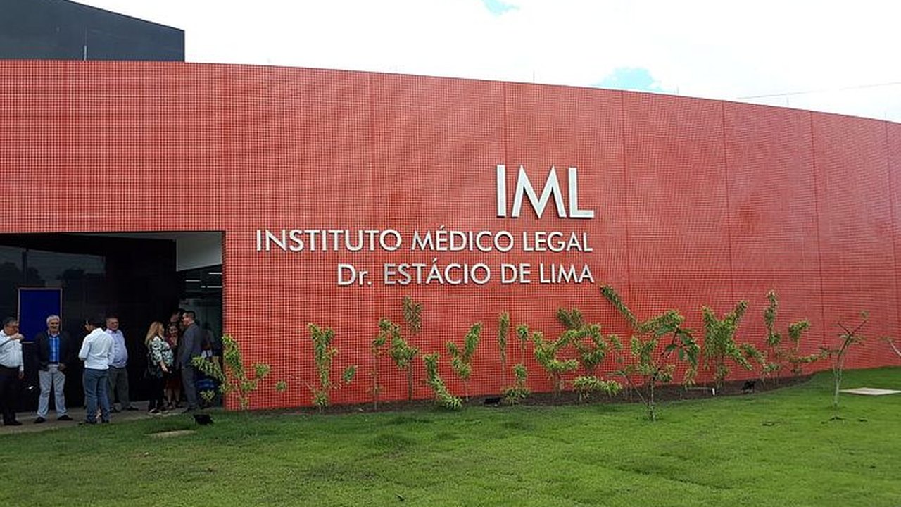 Corpo de homem é encontrado em cima de lixo; ele foi morto a tiros e teve as pernas amarradas