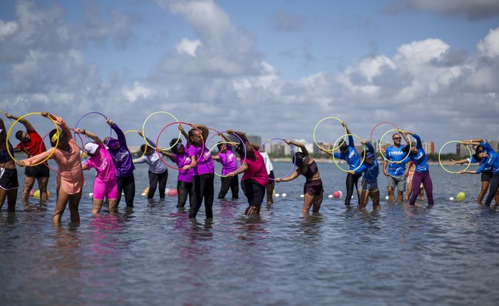 Maceioenses e turistas participam de Hidrodança em Maceió