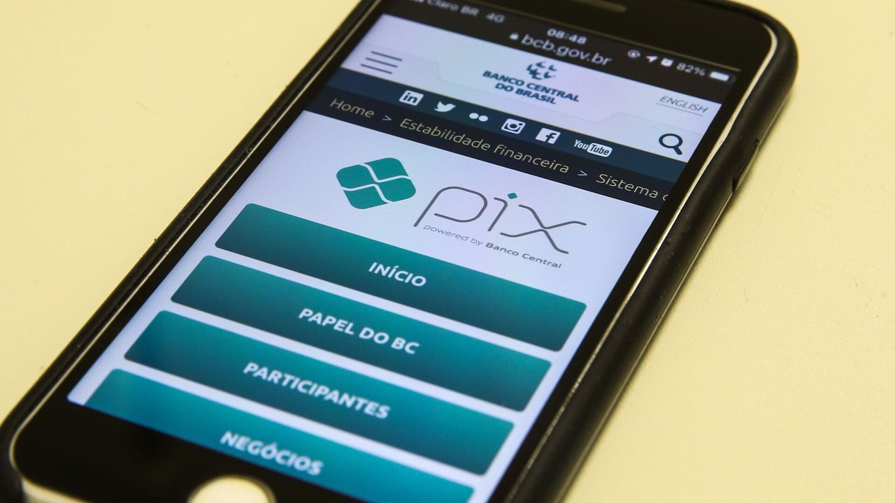 Onda de notícias falsas faz governo recuar e norma da Receita sobre movimentações via Pix é revogada