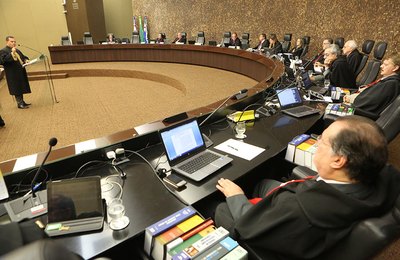 TJ adia julgamento sobre agentes penitenciários contratados