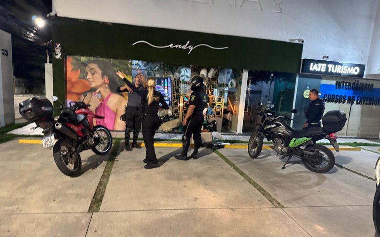 Polícia intensifica buscas por suspeito de arrombamento em joalheria na Ponta Verde