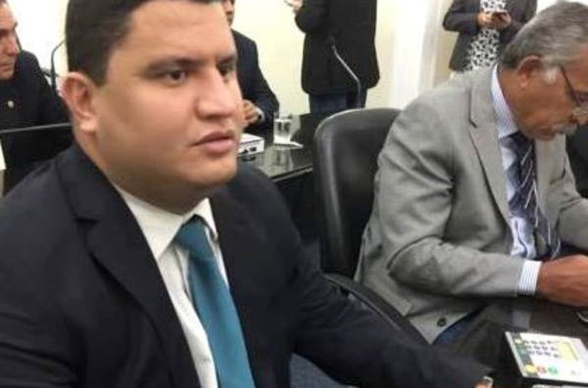 Marquinhos Madeira solicita recapeamento em Avenida de Maceió