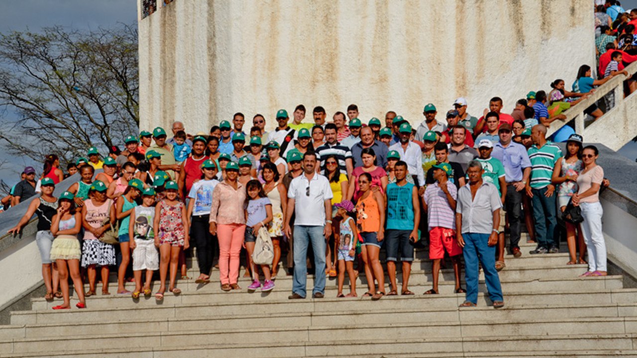 Fé e devoção marcam romaria de limoeirenses a Juazeiro do Norte