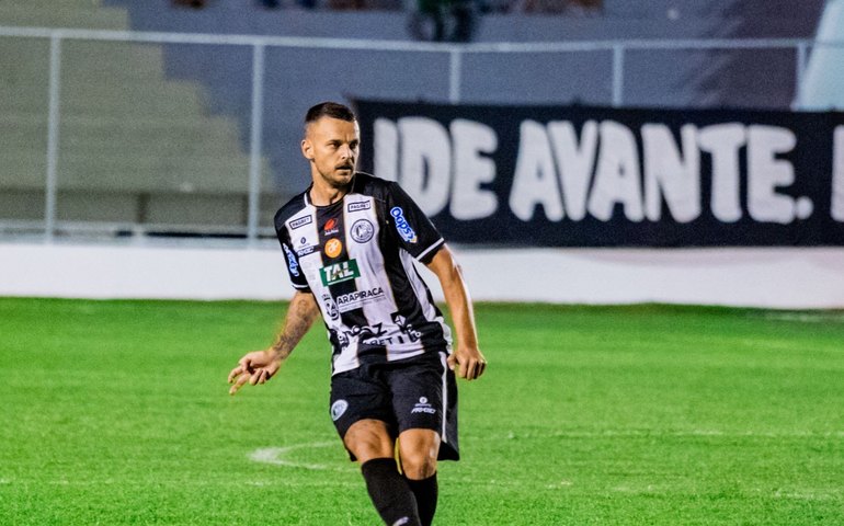 Lateral e zagueiros completam 50 jogos e serão homenageados pelo clube