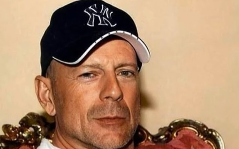 Bruce Willis faz aparição pública rara depois de diagnóstico de demência
