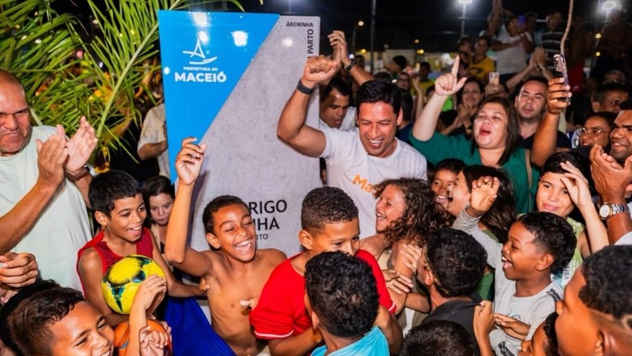 Prefeito Rodrigo Cunha entrega Areninha do Bom Parto e reforça compromisso com o esporte e lazer na capital
