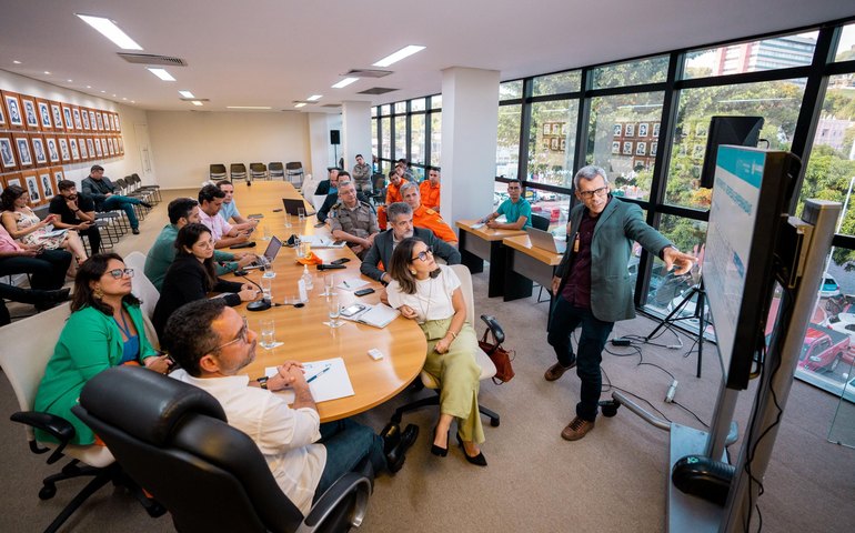 Paulo Dantas discute investimento público com forças de segurança visando desenvolvimento econômico do Estado