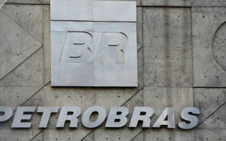 Funcionários da Petrobras iniciam greve por tempo indeterminado
